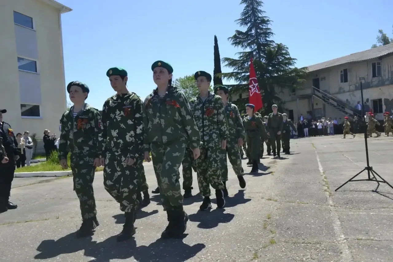 🇷🇺9 мая юнармейский отряд "имени Титова И. С." принял участие в торжественном параде, который прошел