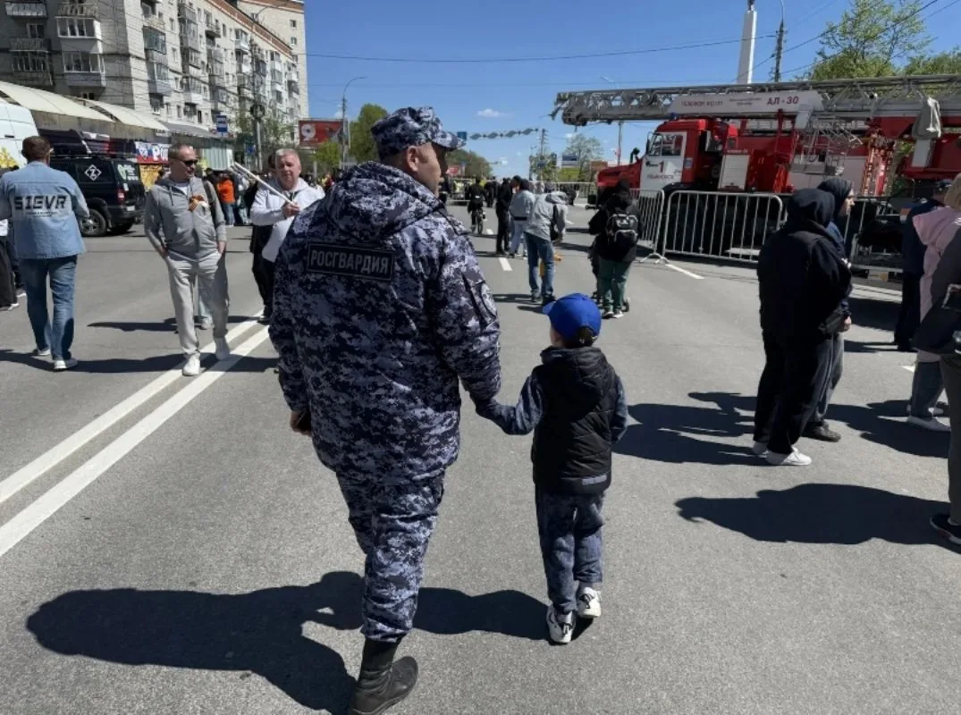 В Ульяновске в День Победы росгвардейцы помогли разыскать потерявшегося ребенка   ➡️Сотрудникам Росг