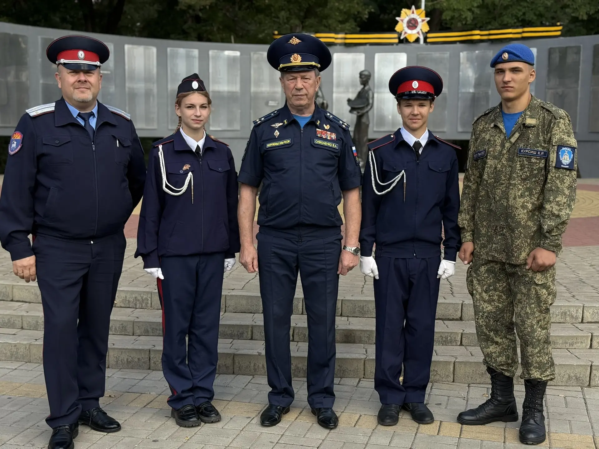 🇷🇺 Сегодня состоялись городские военно-спортивные соревнования «Пост №1» школьных ком...