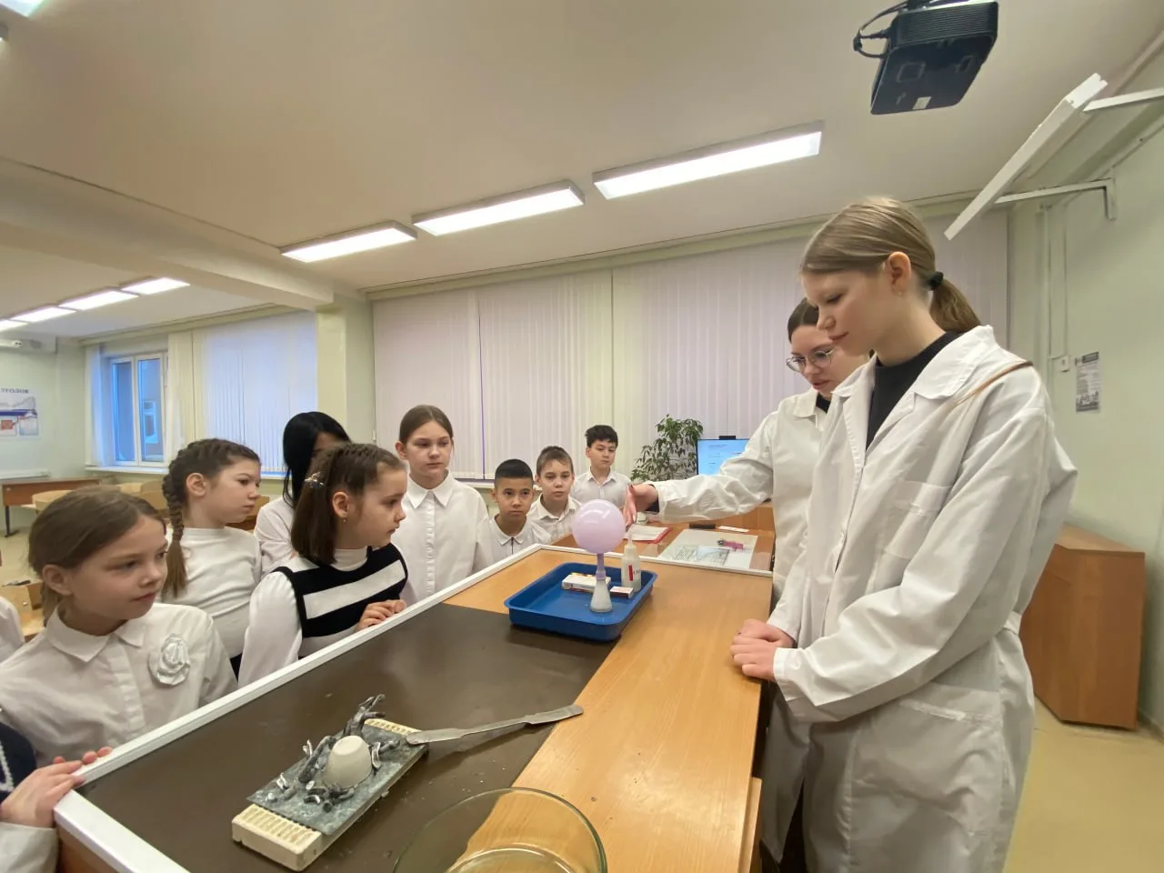 Участвуем в Дне единых действий Движения первых! Акция "Наука для каждого".  День науки прошел особе