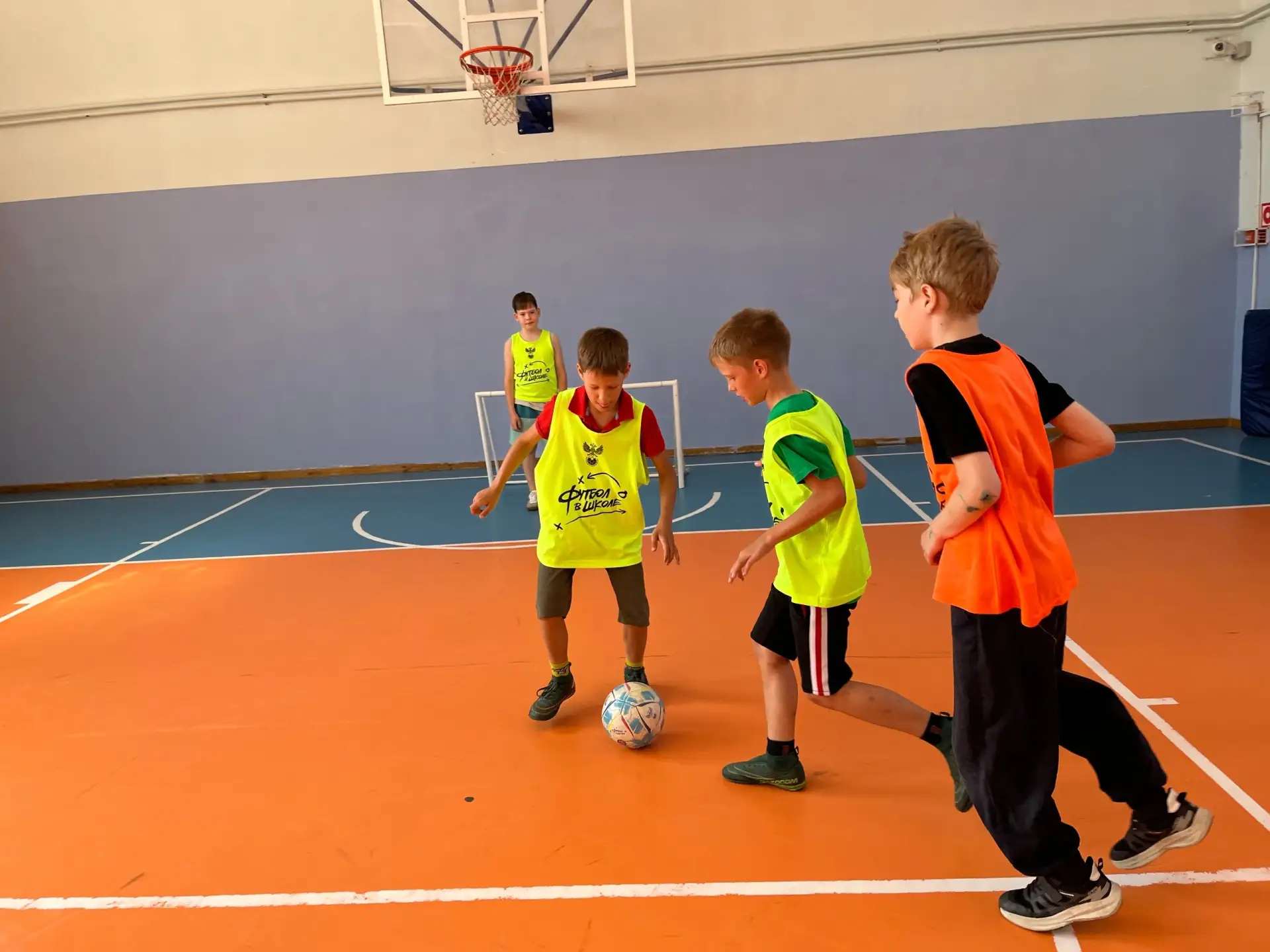 ⚽ Футбол с пользой: спорт против вредных привычек! ⚽

Сегодня в нашем пришкольном лагере прошли захв