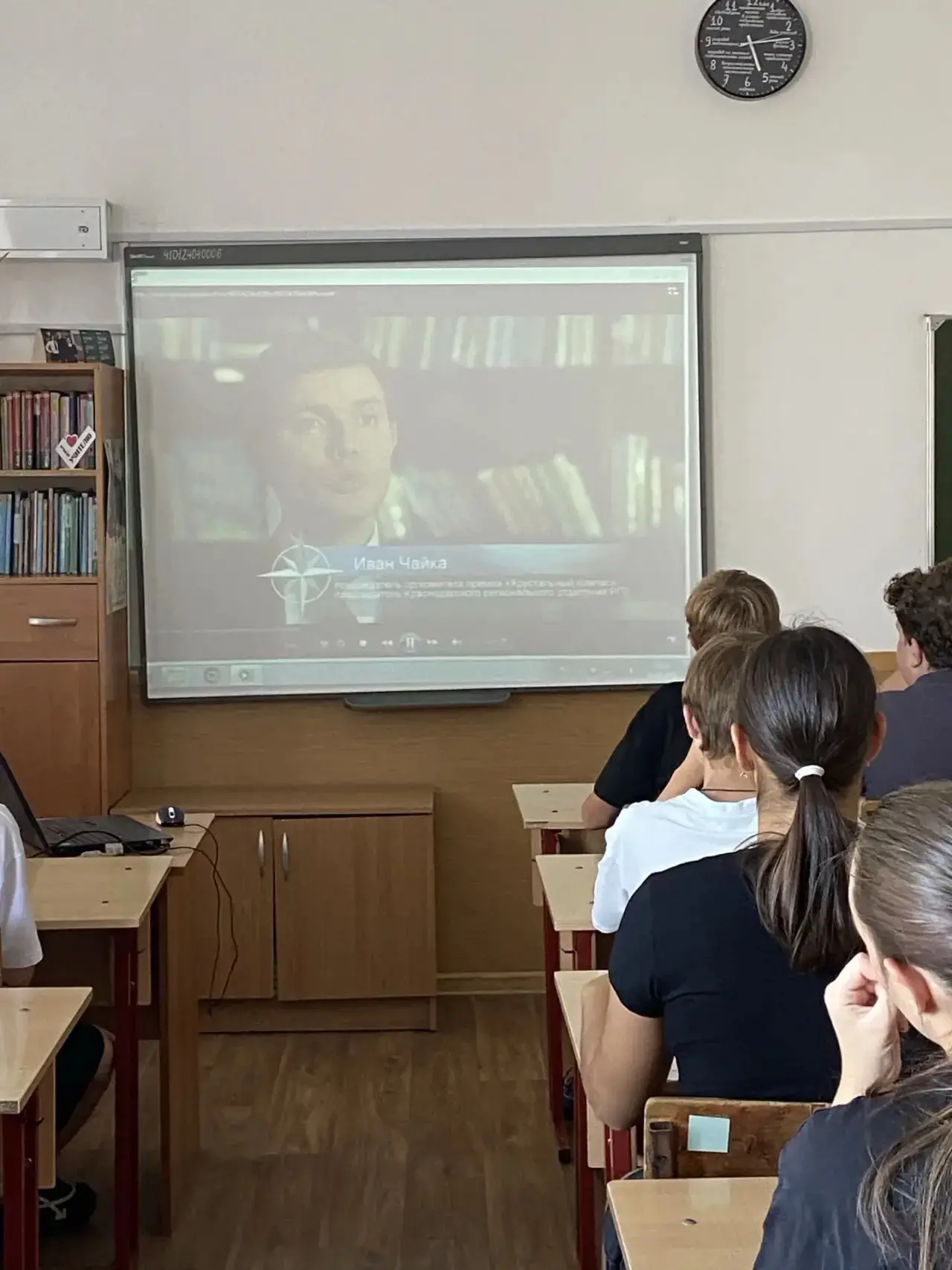 Сегодня ребята с нашей вечерней школьной площадки отметили День географа необычным спос...