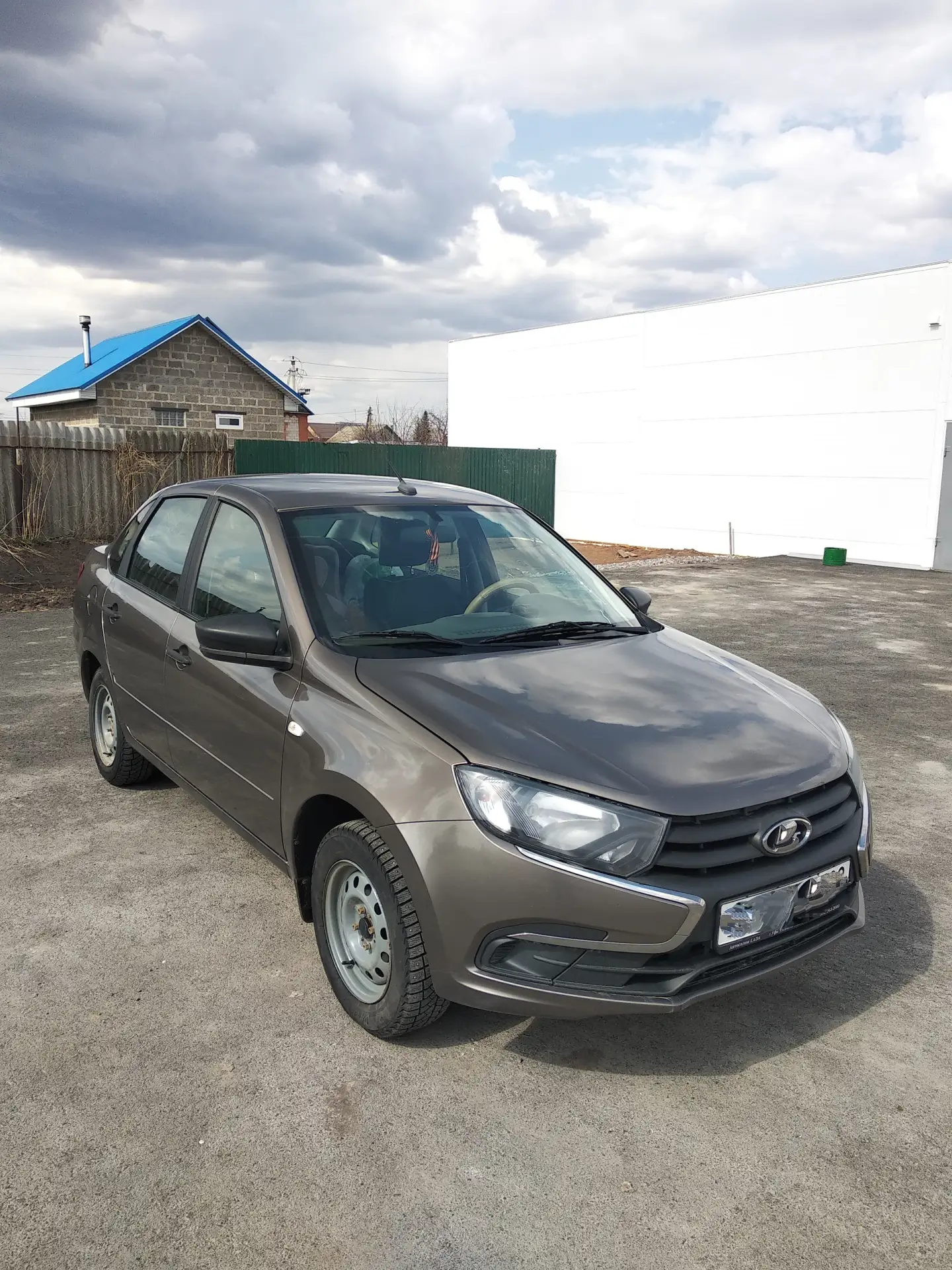 Продам Lada Granta FL, 2020 г., в базовой комплектации в хорошем техническом состоянии.