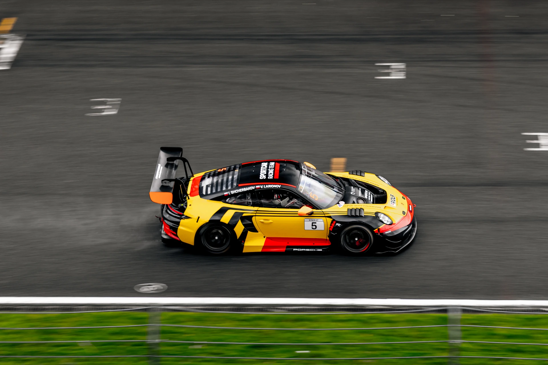 🏎️ Команда Sportcar Racing Team дебютировала на Porsche 911 GT3 R и взяла золото в фин...