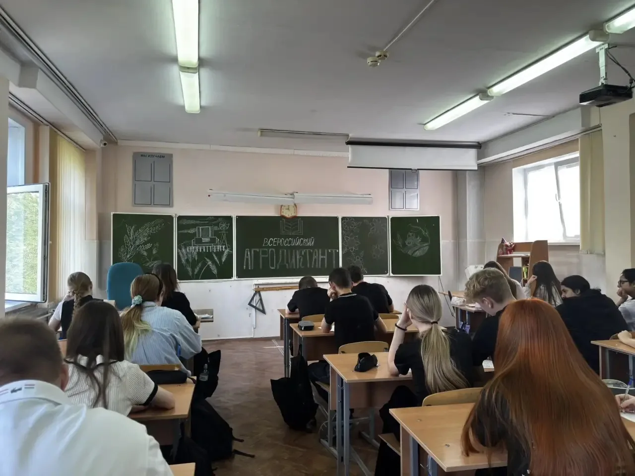 С большой гордостью и радостью делимся с вами замечательной новостью!  Наши восьмиклассники вместе с