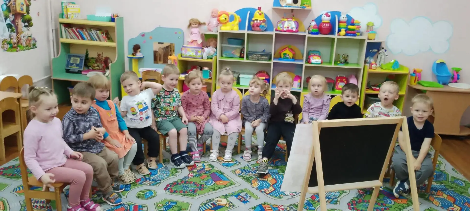 🔔️Хоть до школы нам и далеко, празднование Дня знаний в группе «Ручеёк» стало отличной...