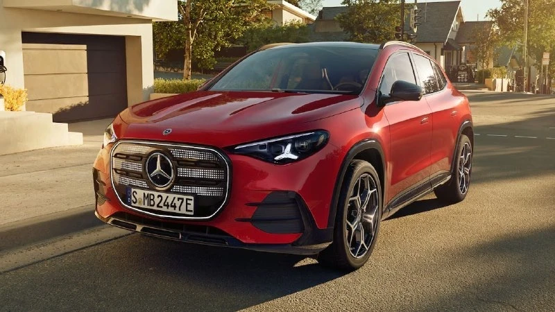 Mercedes обновил GLA с ИИ и большой автономностью

Новый Mercedes GLA получил встроенный ChatGPT и G