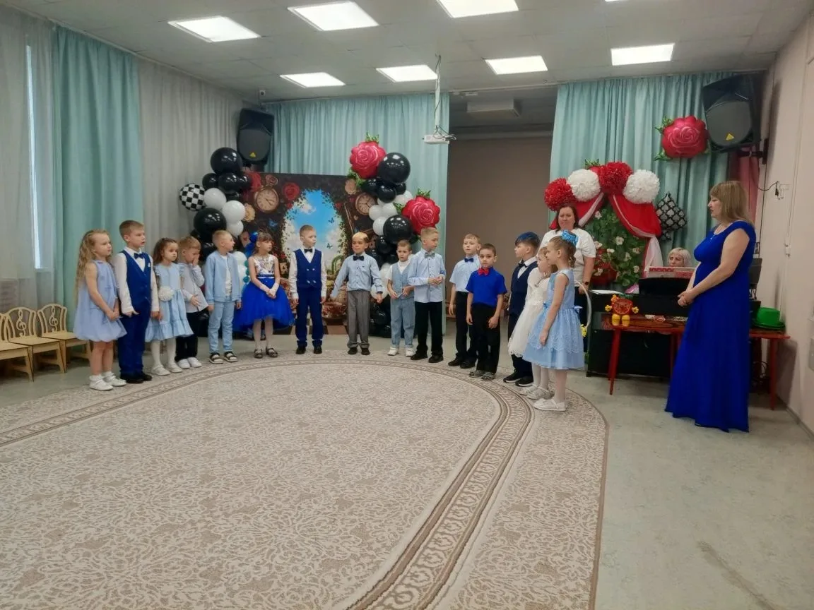 Кажется, только вчера они робко переступили порог группы с любимой игрушкой и за руку с...
