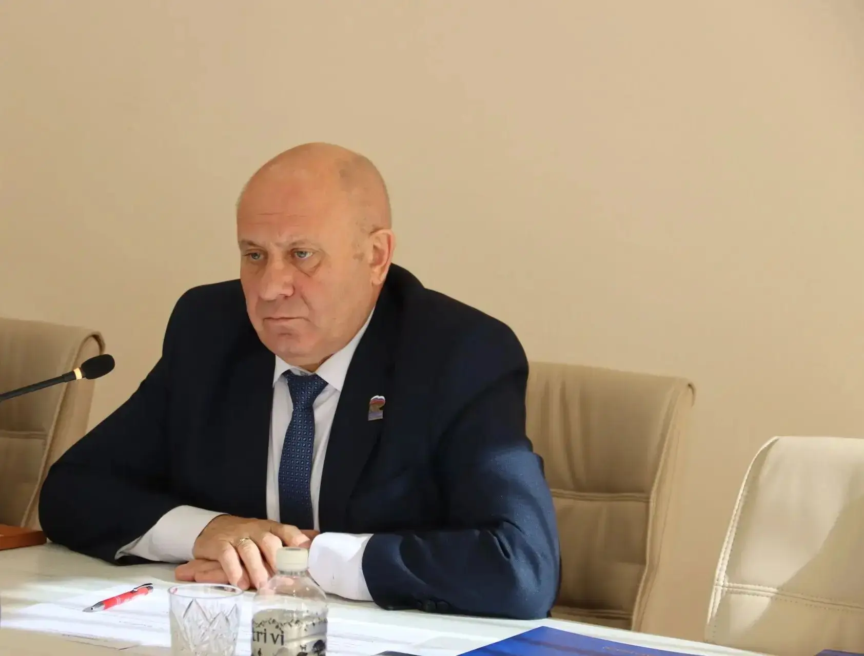 Провел аппаратное совещание. Ключевыми темами стали завершение подготовки города к зиме...
