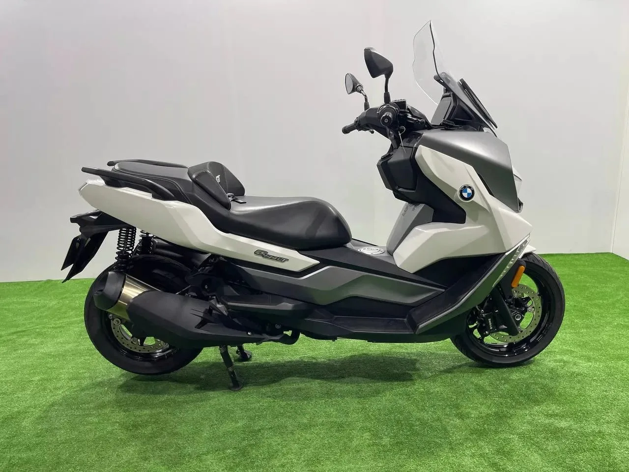 BMW C400GT в наличии во Владивостоке  Характеристики:  - 2019 год - объем 350 см3 - Аукцион JBA - оц
