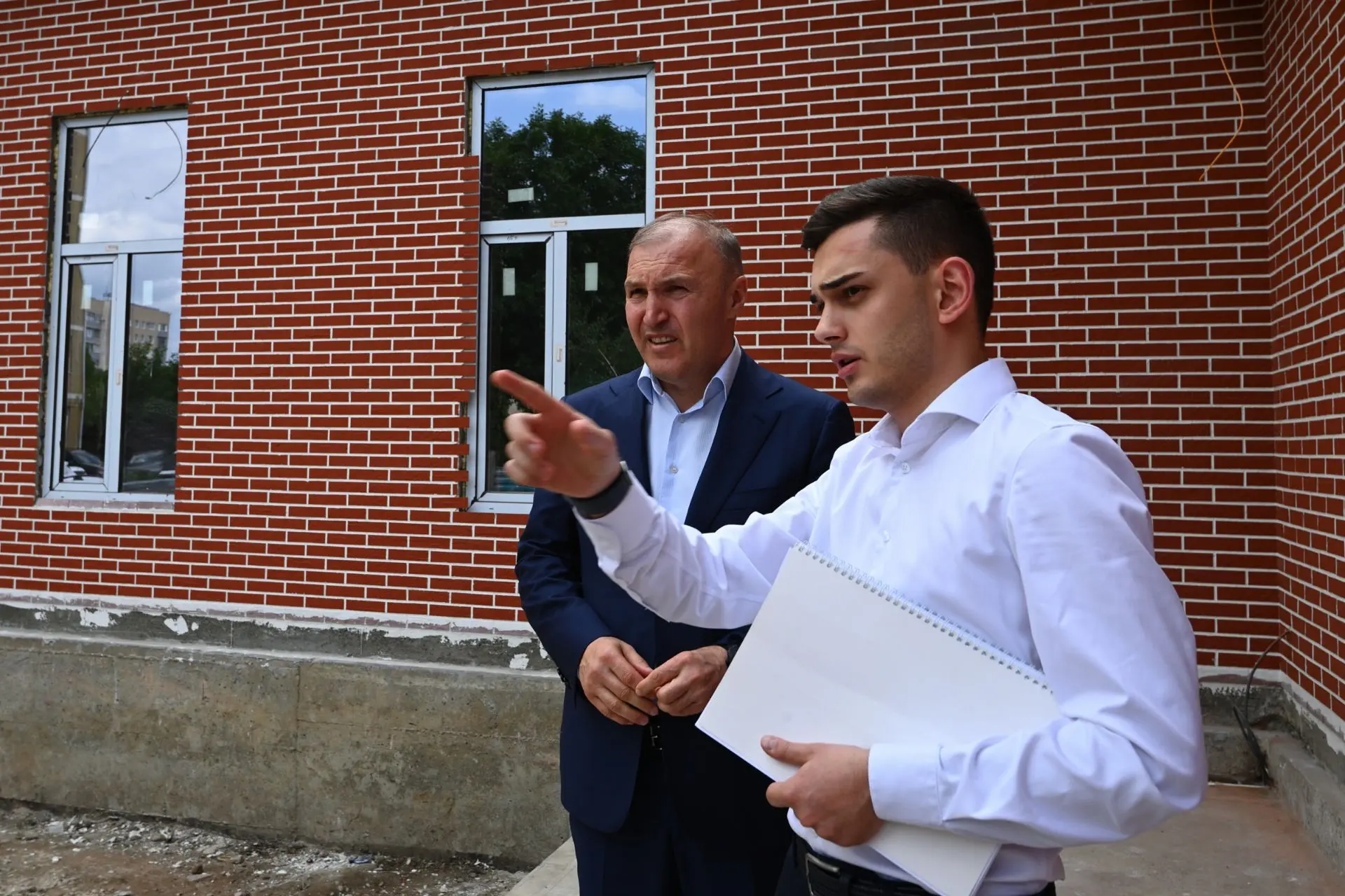 Мурат Кумпилов ознакомился с ходом реставрации объекта культурного наследия в Майкопе
 
Объект культ