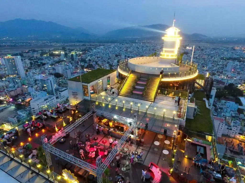 Отель потрясающим видовым рестораном на крыше хотите? Забирайте: Premier Havana Nha Trang Hotel 5*, 