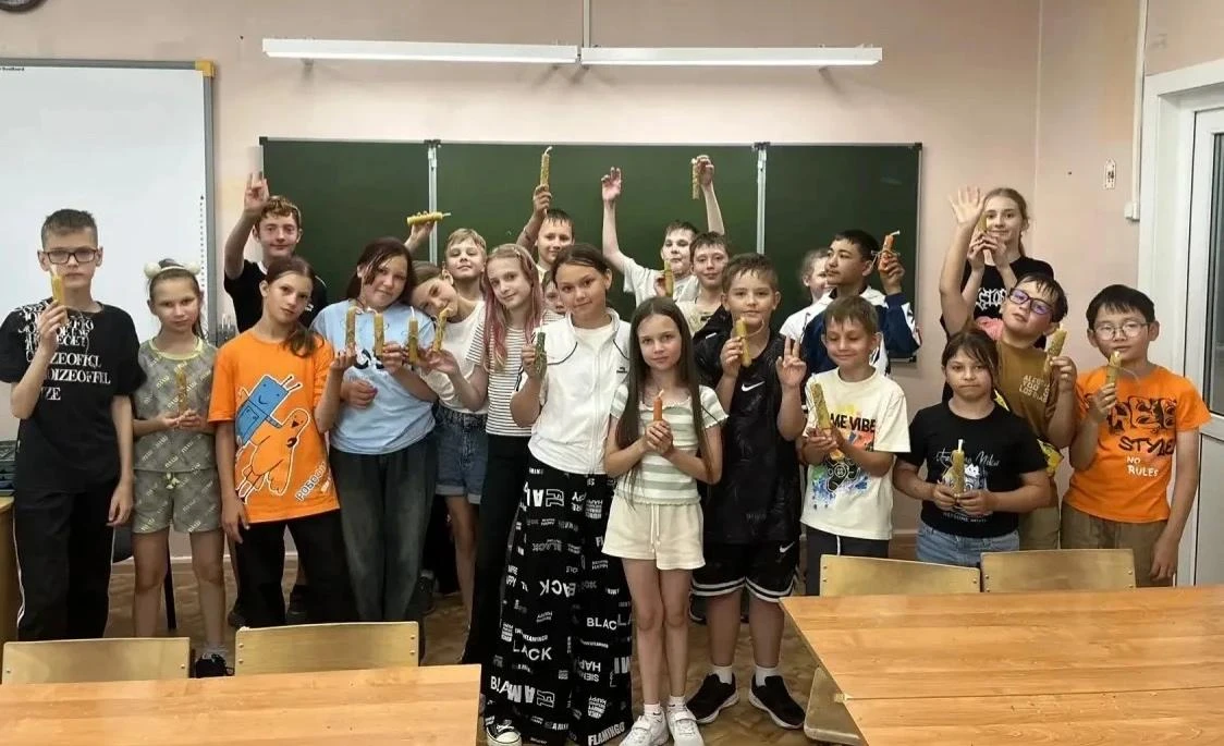 День творчества, литературы и сказочных героев! 🕯️📚🐻

Сегодня в нашем лагере — день, когда руки т