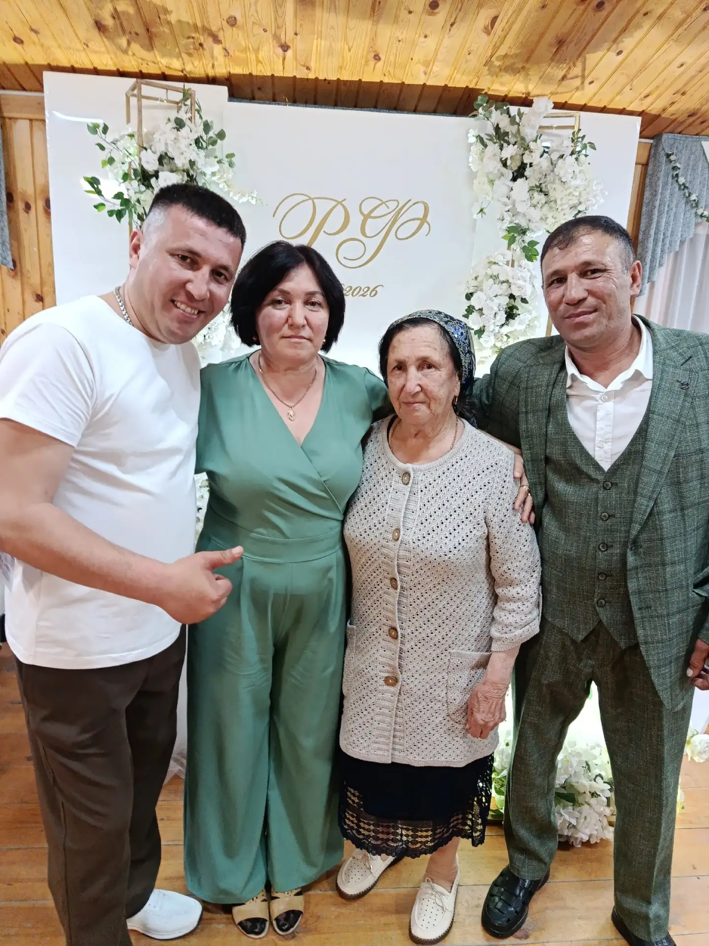 🌺Сегодня в программе "Песня в подарок" на нашем телеканале родные и близкие поздравляют