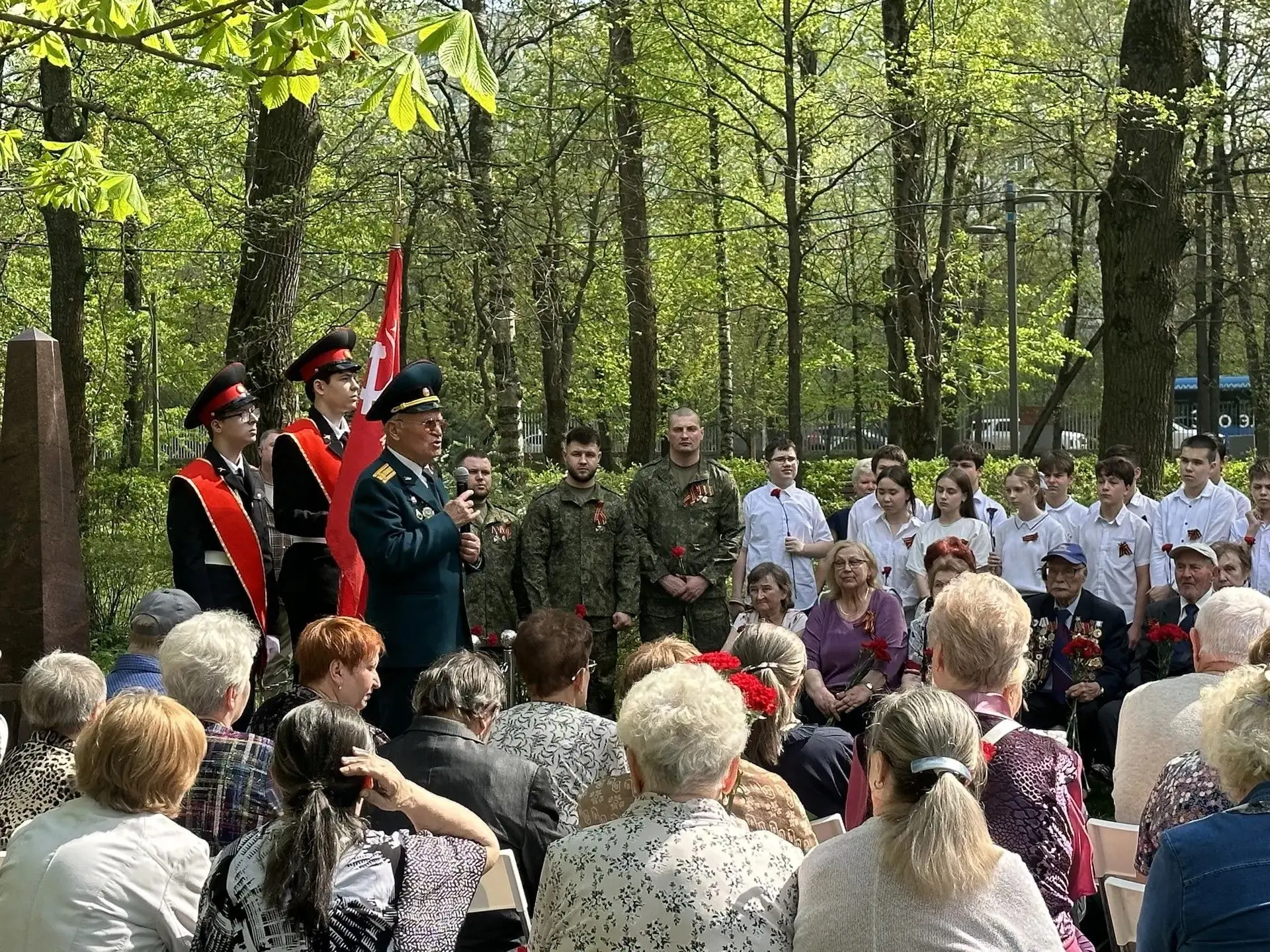 7 мая в парке Лианозово звучала легендарная песня. И исполняли её не профессиональные артисты, а наш