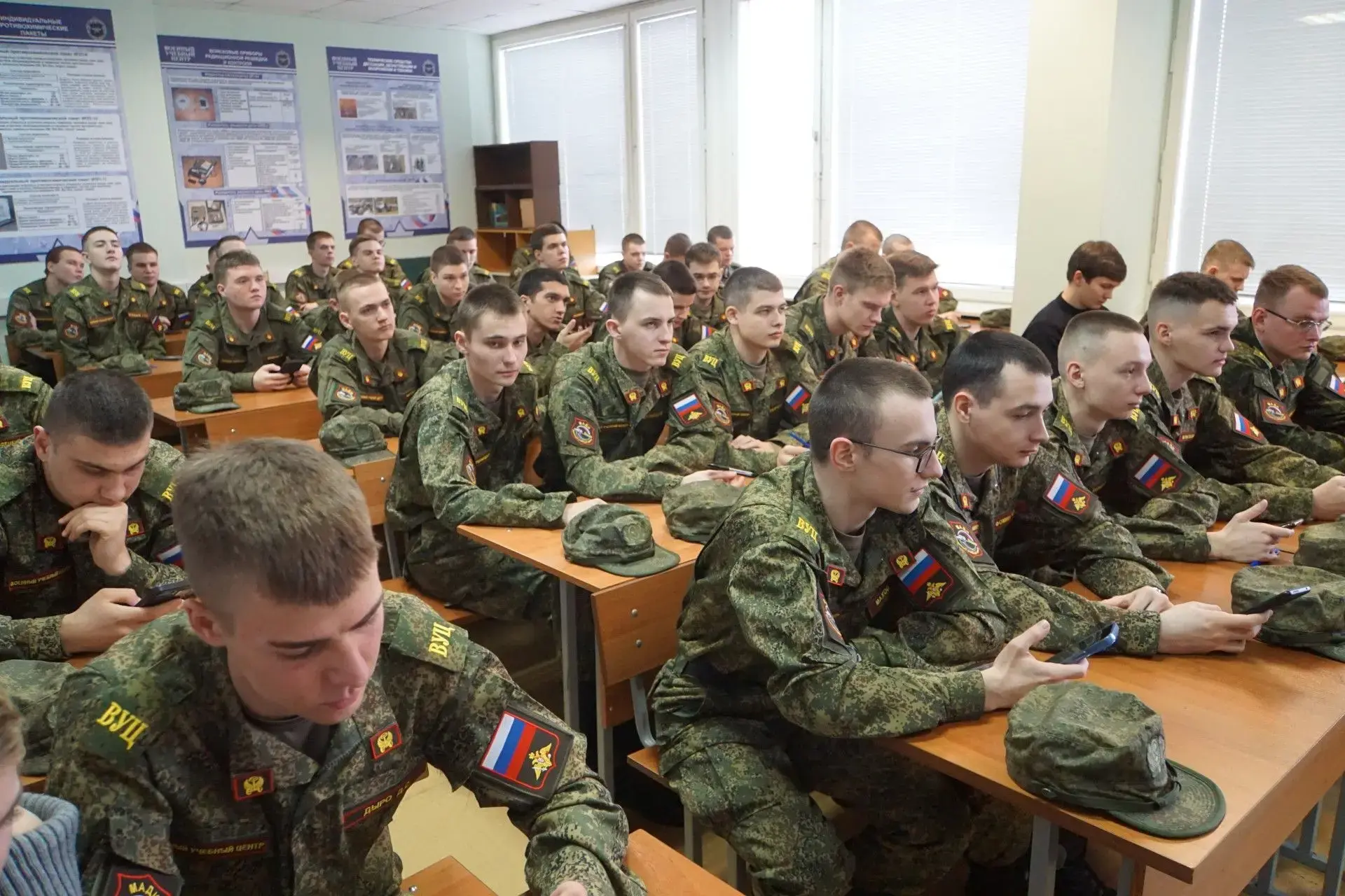 🚀 Студенты МАДИ приняли участие во Всероссийском космическом диктанте «Кадры для космоса»  🌌 Студент