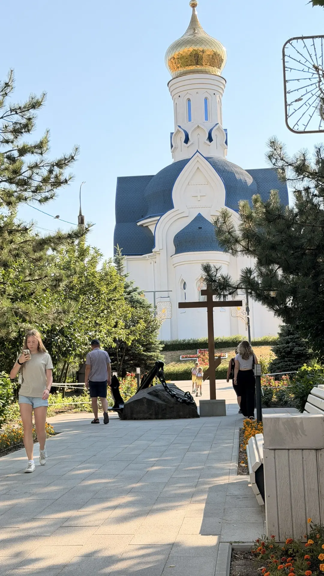 Помню, когда мы только приехали в Анапу, про Крещенский парк говорили разное. Многие ворчали: «Какой
