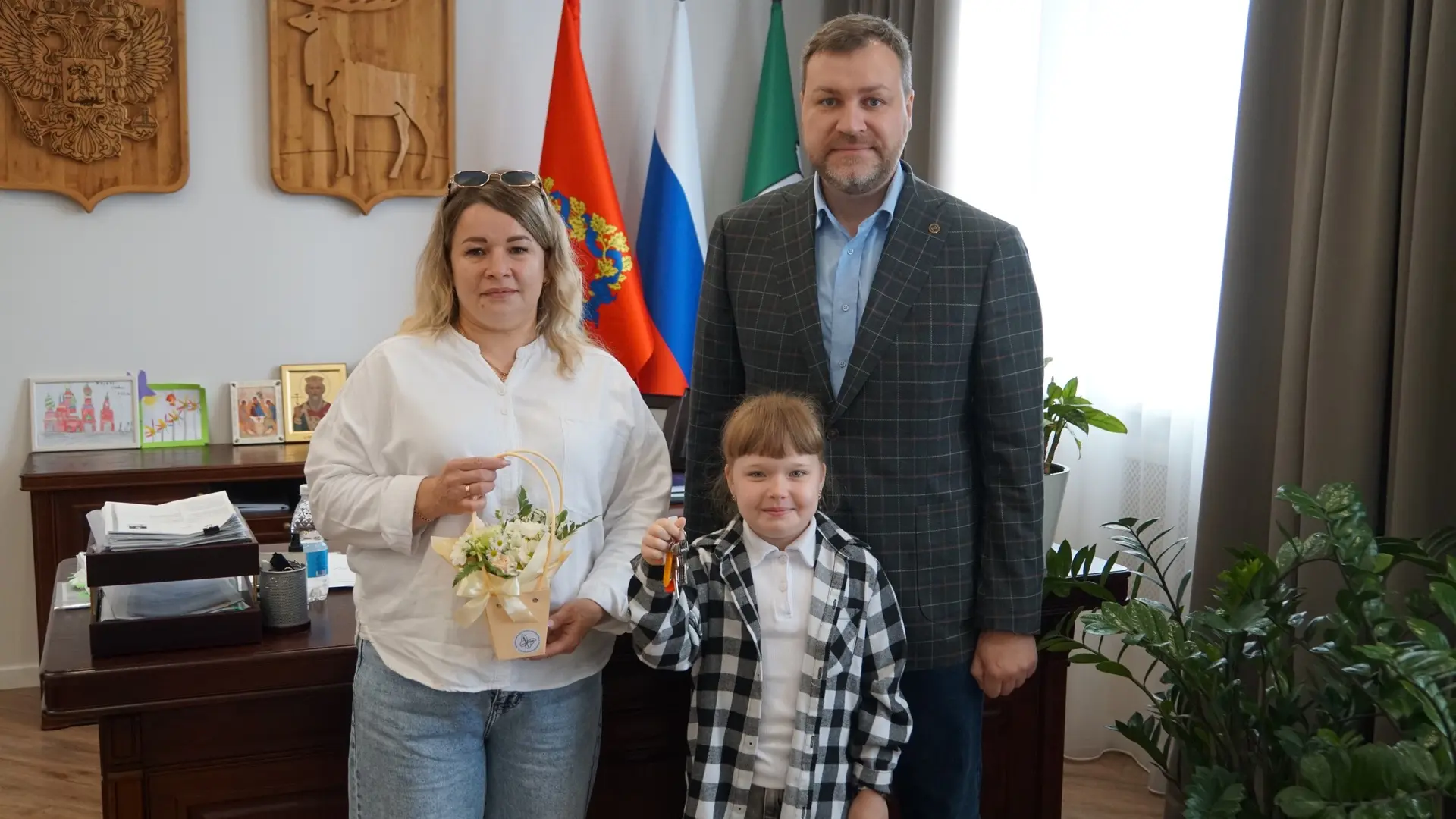 В семье Екатерины Толоконниковой сегодня  радостное событие. Вручил  Екатерине и ее доч...