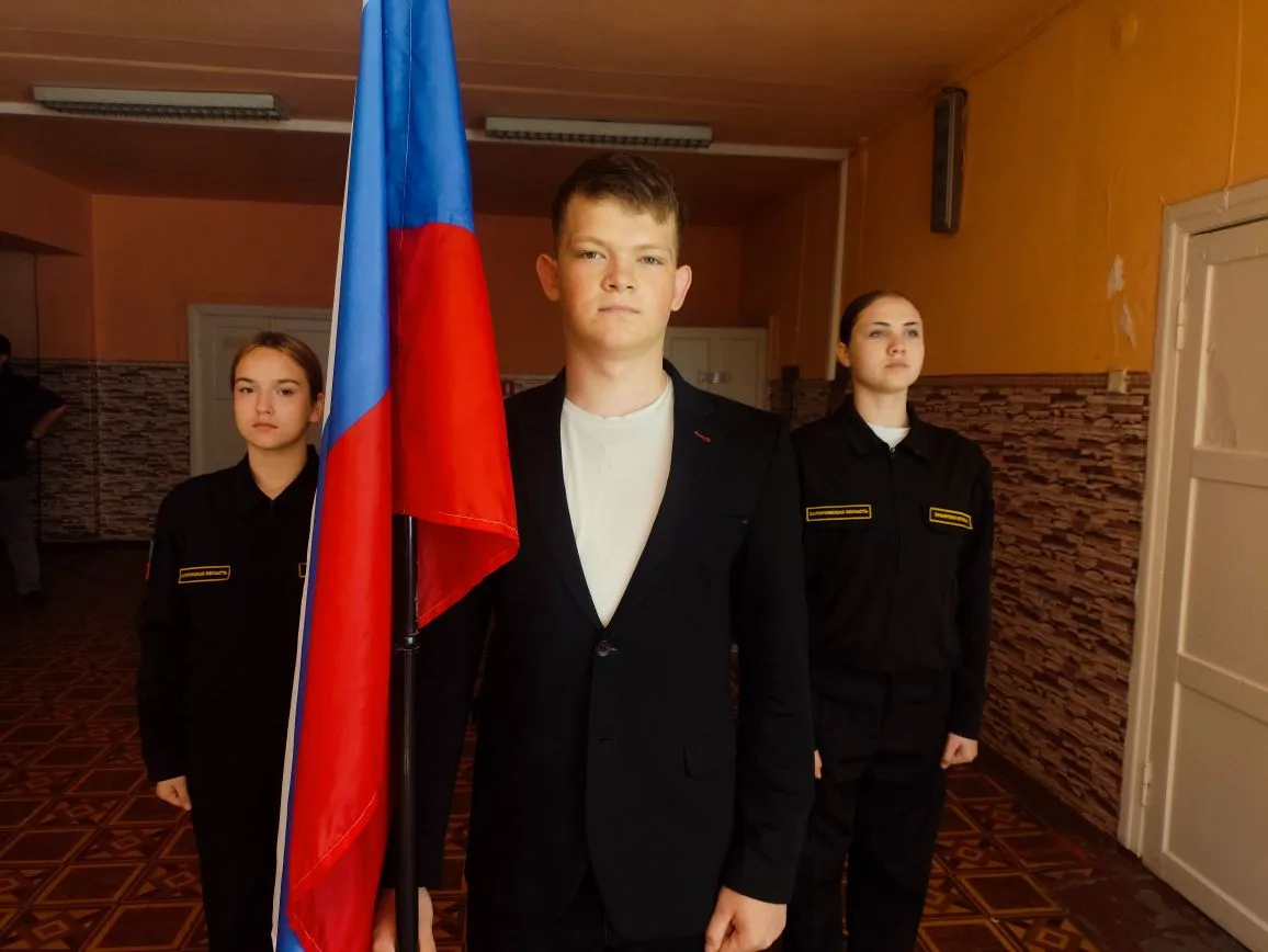 Сегодняшний день в ГБУ ОО ЗО "Нововасильевская СОШ №53" Приазовского района начался с о...