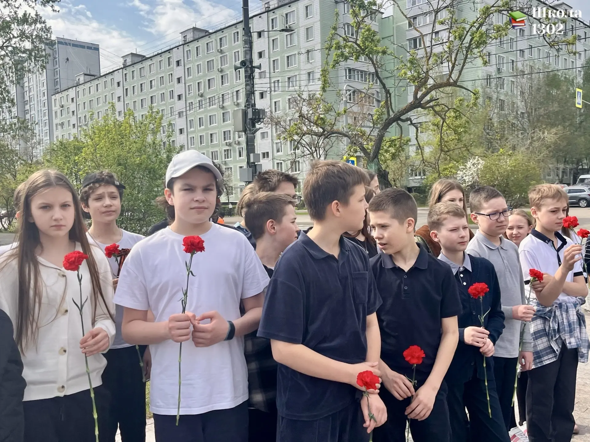 🌹 Я помню! Я горжусь!  Ученики нашей школы приняли участие в патриотической акции «Красные гвоздики»