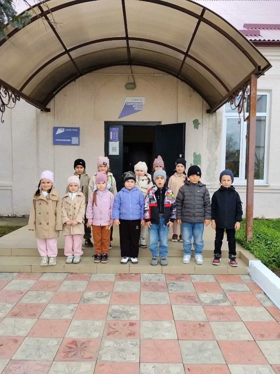 “ТРОПИНКА ПАМЯТИ” – ЭКСКУРСИЯ В БИБЛИОТЕКУ, ПОСВЯЩЕННАЯ 9 МАЯ – ДНЮ ПОБЕДЫ!
