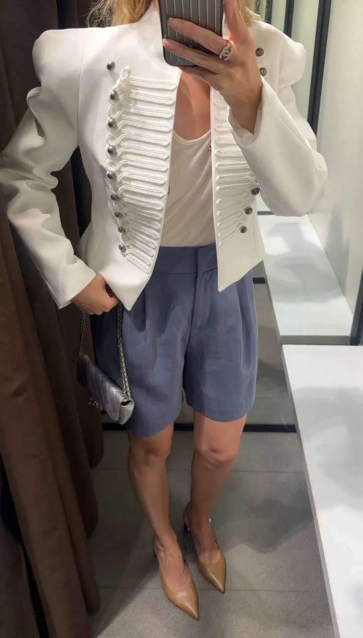 Никогда не была фанатом Zara, или может не успела.. пока они были у нас - у меня денег на них не был