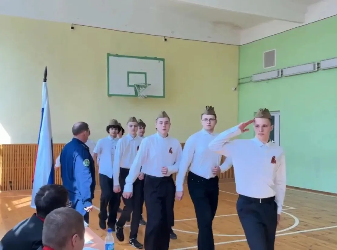 Сегодня завершился городской этап военно-спортивных игр для десятиклассников. На смотре строевой под