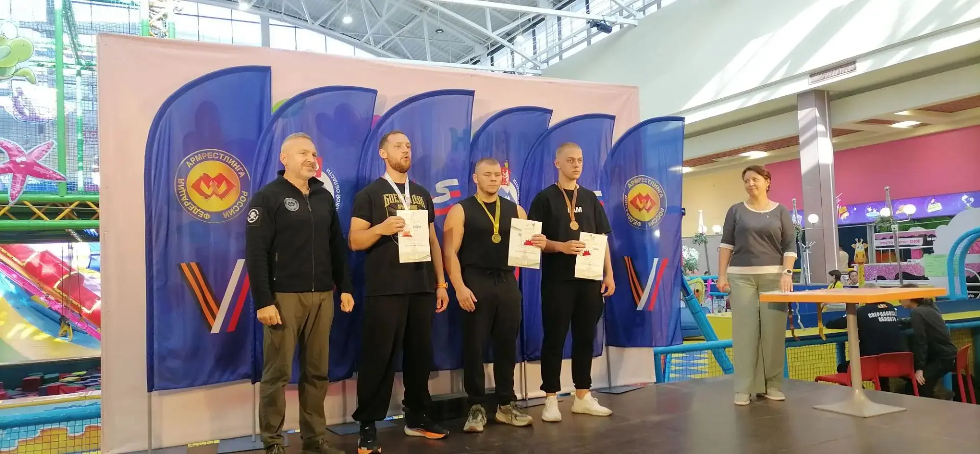 16 августа в ТРЦ "Карнавал" состоялись  соревнования по армрестлингу!