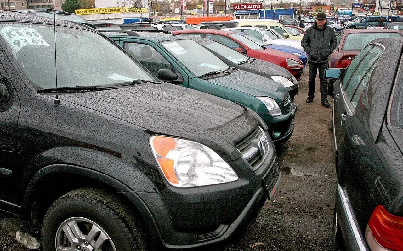 🚗🔥 Российский рынок снова рвёт шаблоны: продажи подержанных авто взлетели. И это только начало. Пока
