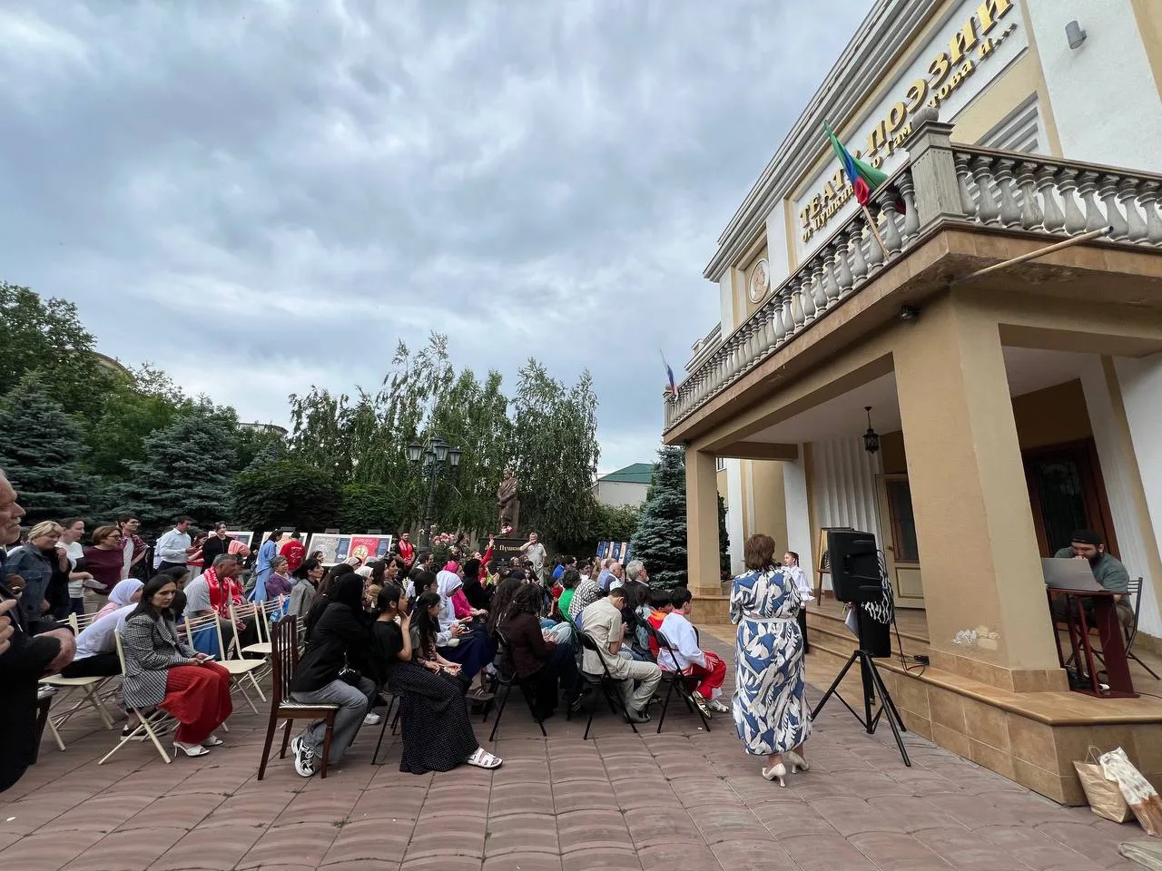 📖 Прямо сейчас в Театре поэзии проходят чтения в честь дня рождения Пушкина