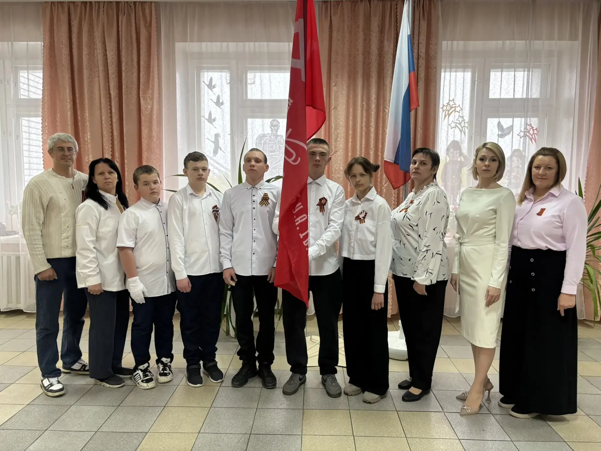 🗓 Сегодня знаменная группа МБОУ «Южинская ОШ» торжественно передала почётную эстафету ...