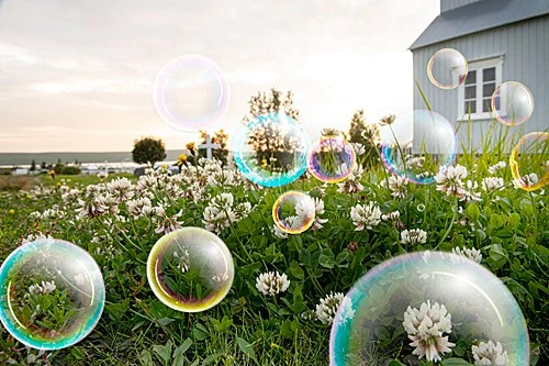 🌈✨ День пускания мыльных пузырей — праздник лёгкости и радости! ✨🌈

Сегодня — самый волшебный день