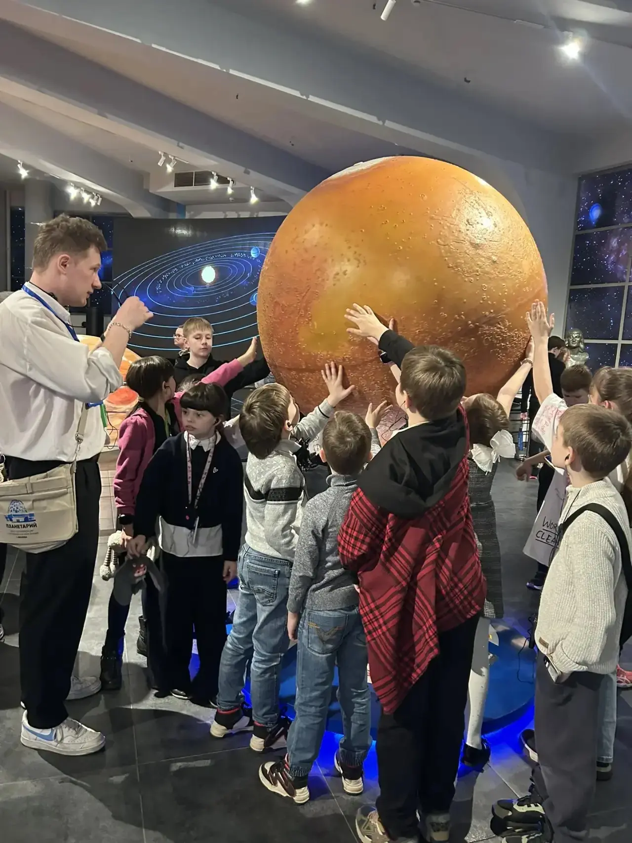 👩🏼‍🚀Ребята из 2В класса с классным руководителем Лизневой Татьяной Вячеславовной посетили Московский