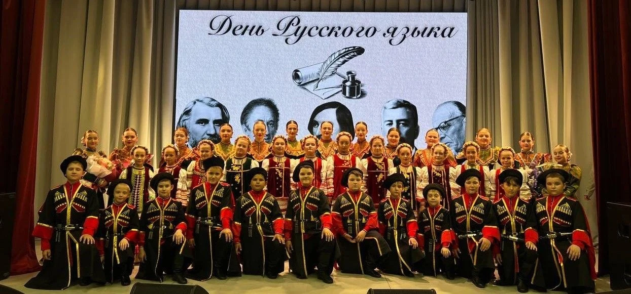 «День Русского языка»

5 июня коллективы творческого объединения «Звонница» выступили в концертном з
