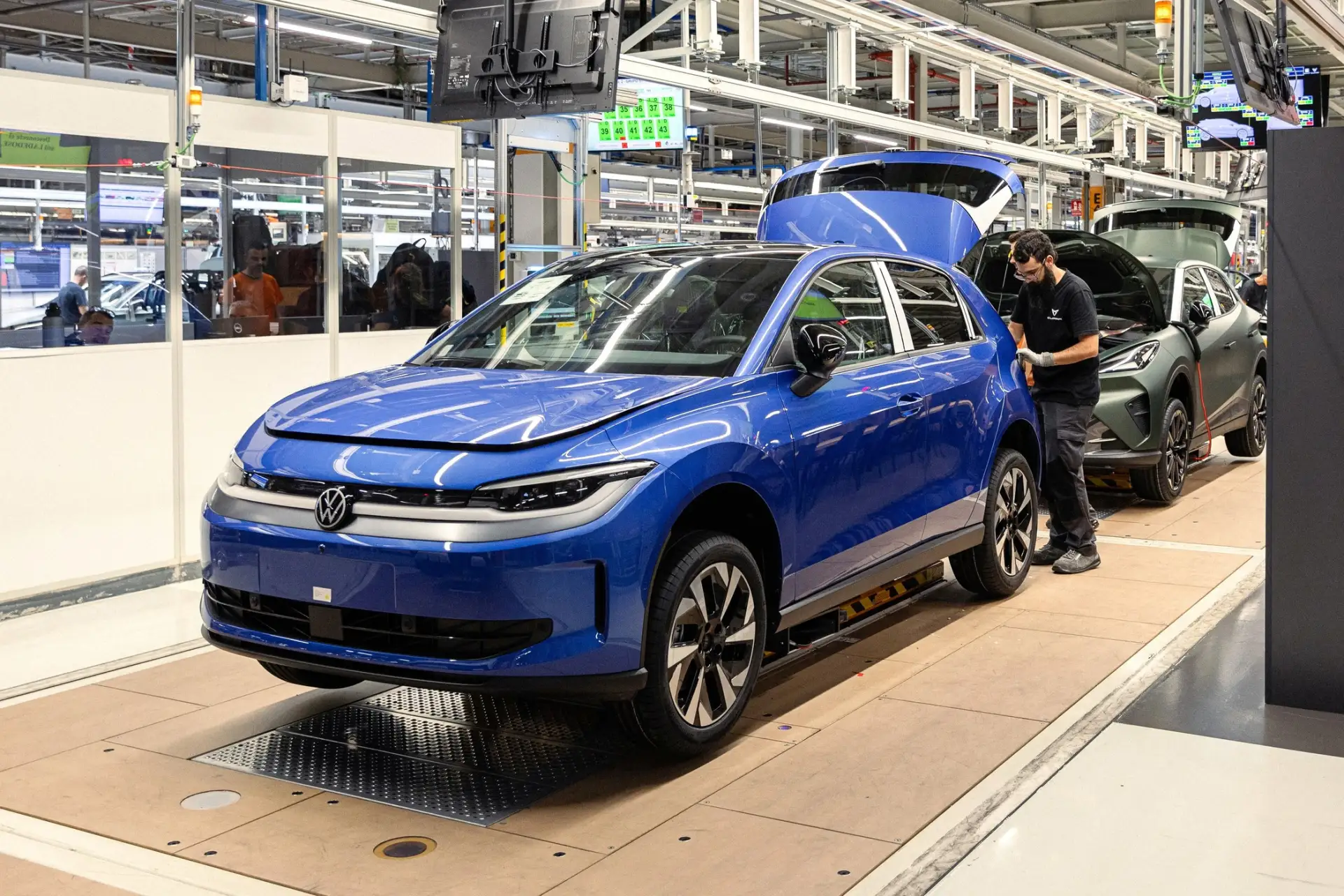 Европейский авторынок: рекорд электромобилей

В первом полугодии 2026 года рынок новых легковых авто