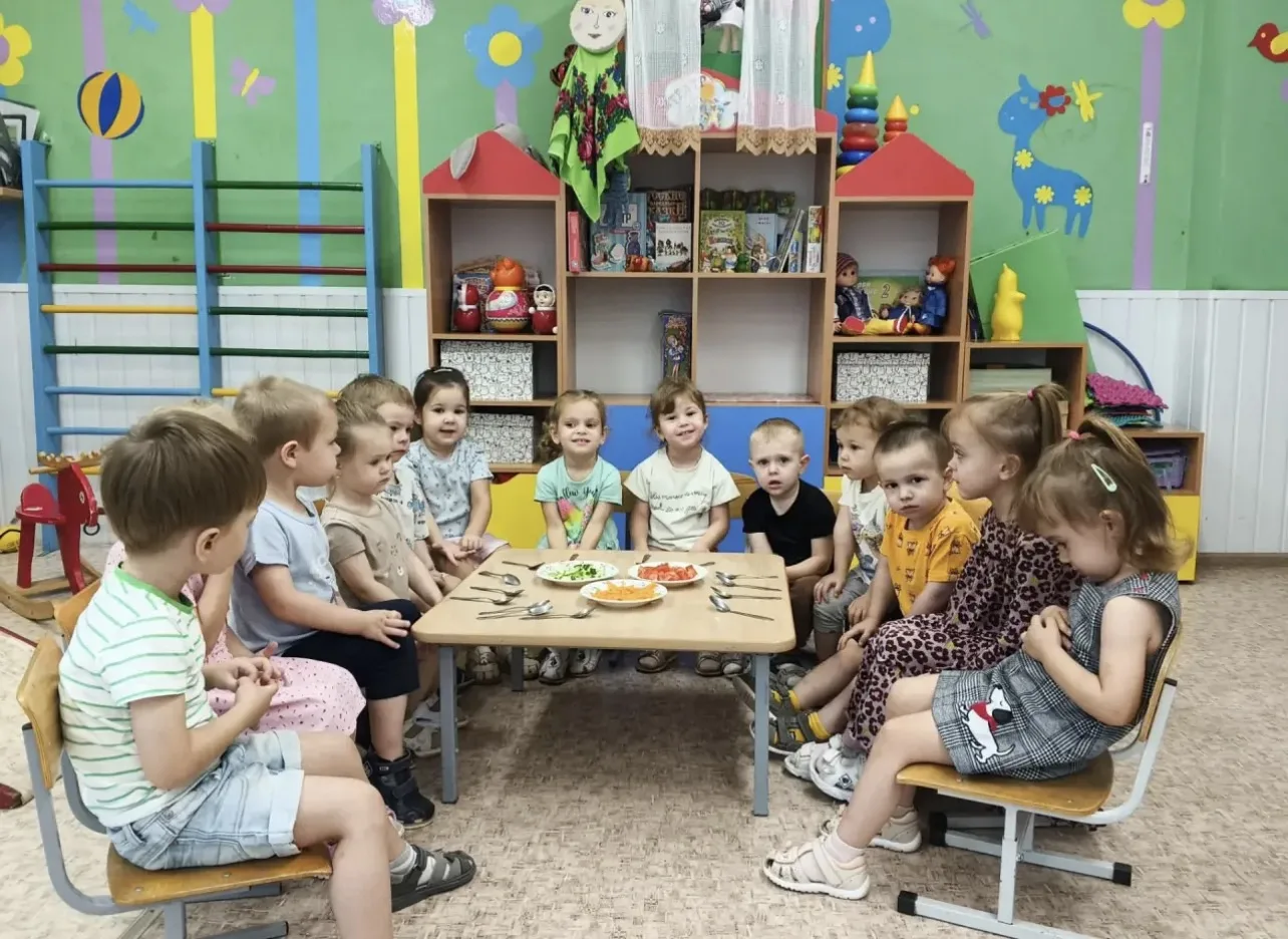 Сегодня в младшей группе в третьем корпусе  прошел увлекательный день, посвящённый овощ...