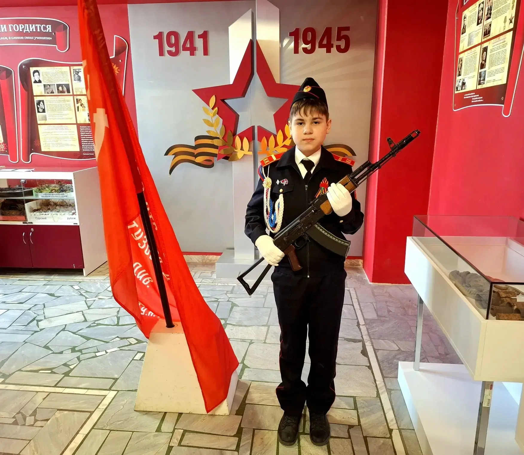 В столичной школе №6 продолжается республиканская патриотическая акция «Часовой у знамени Победы», п