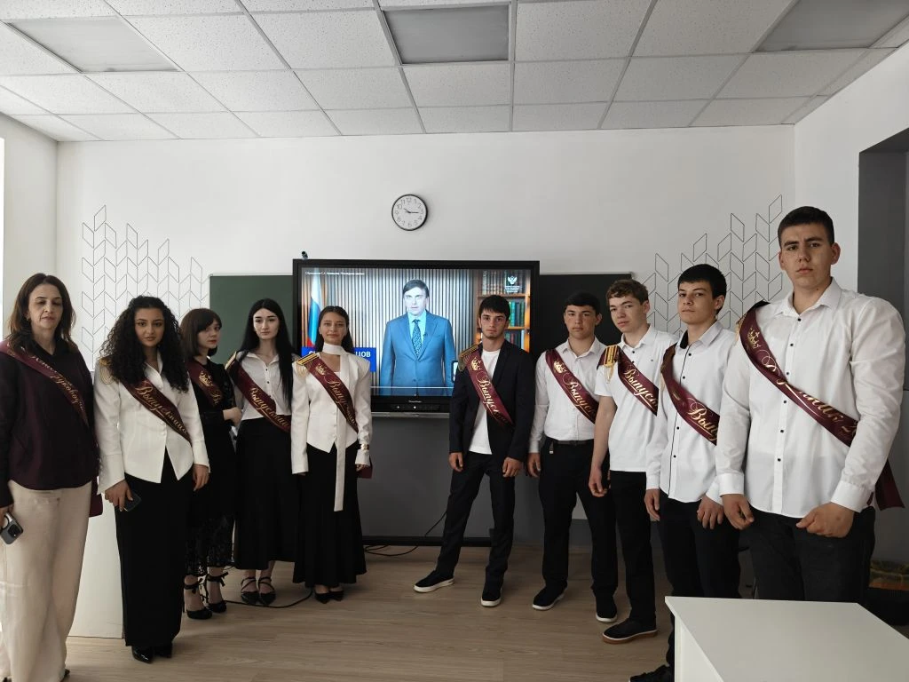 Вместе в будущее: в нашей школе прозвучал Последний звонок!
