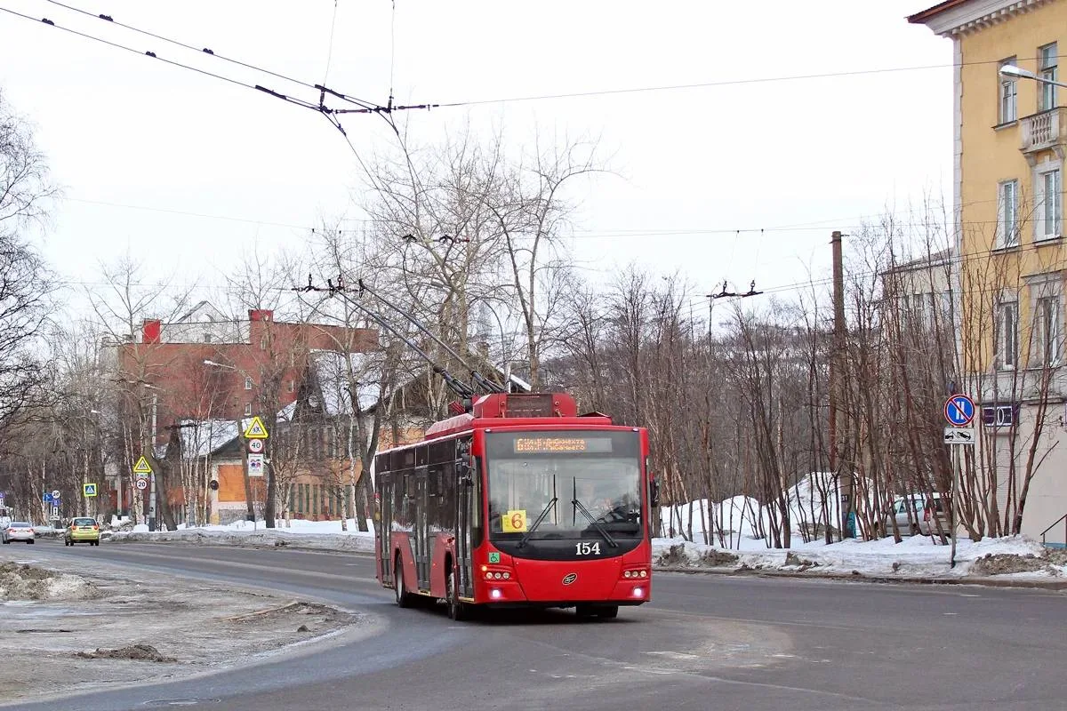 🚌 Переполненный транспорт в Мурманске объяснили ремонтом дорог  Жители жалуются на долгие ожидания и