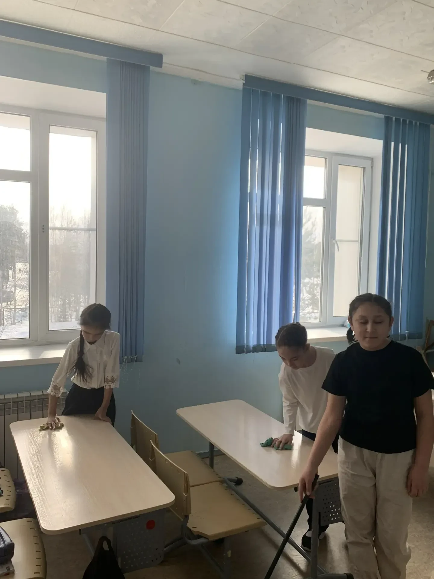 🚀 Ученическая неделя добра в Югре подходит к своему звавершению! В пятницу проведены классные часы н