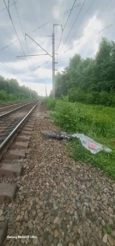 Поезд насмерть сбил 11-летнего мальчика на велосипеде под Пермью.

Трагедия произошла недалеко от де