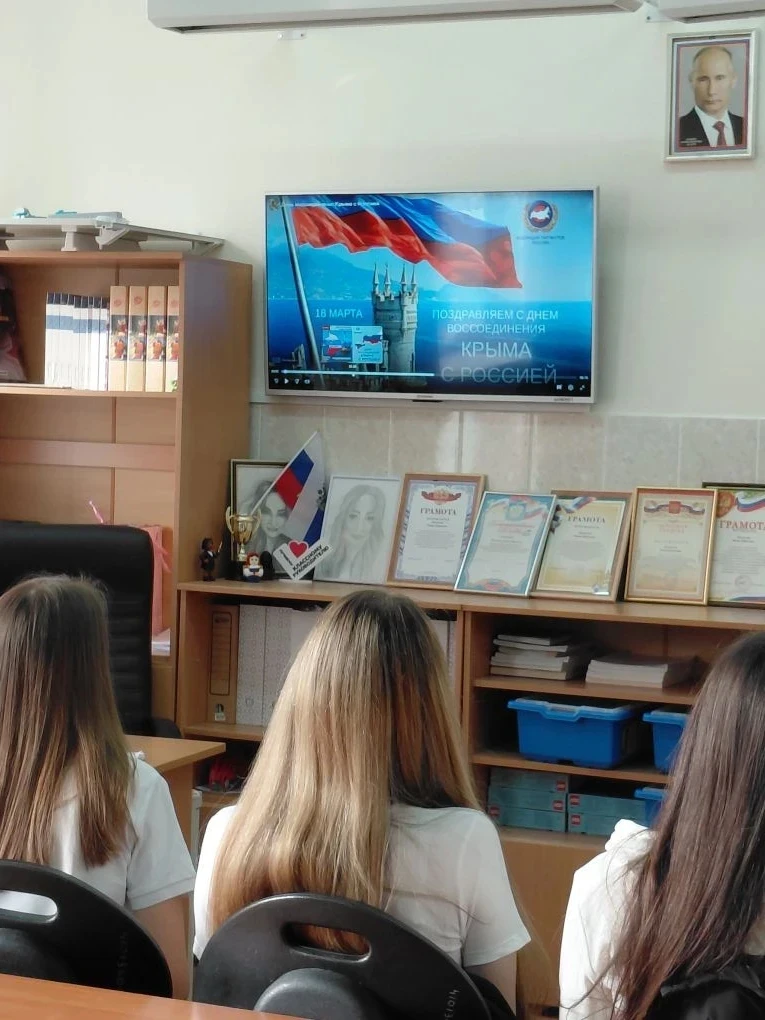 Крым и Россия — мы едины! 🌊🇷🇺  Сегодня в классах нашей школы царила особая атмосфера. Прошли классны