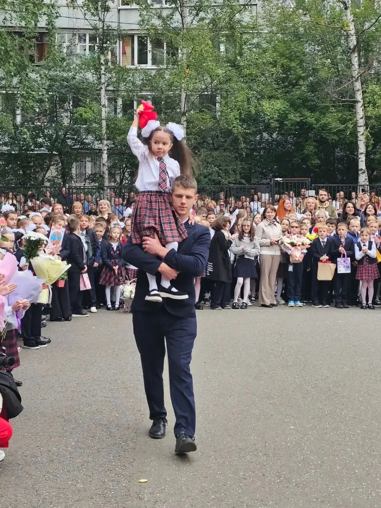🎉С новым учебным годом! В нашей гимназии прошла торжественная линейка в честь Дня знаний.