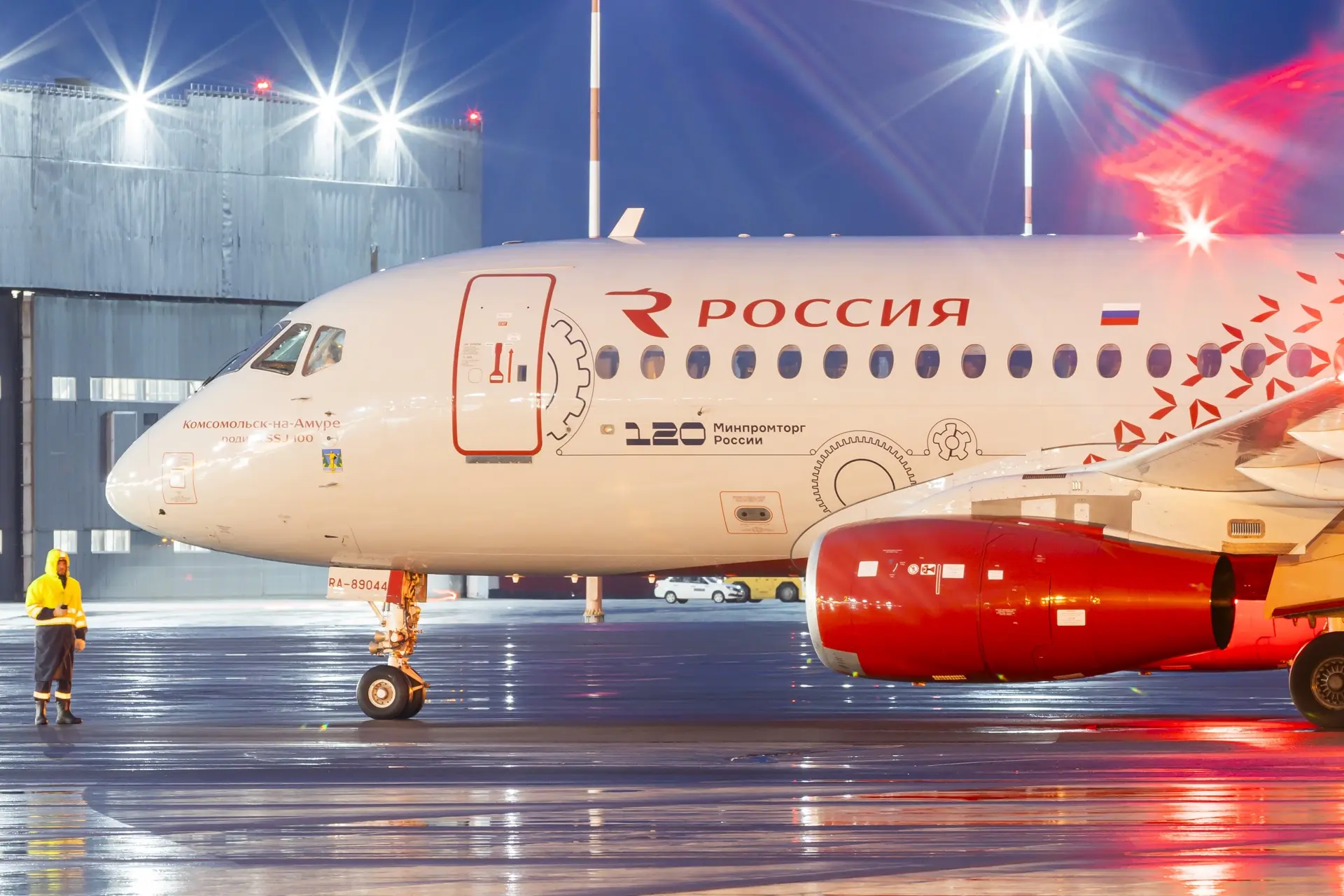 Вот такой Superjet 100 в специальной ливрее поймал недавно фотограф Максим Штурм в свой объектив!   