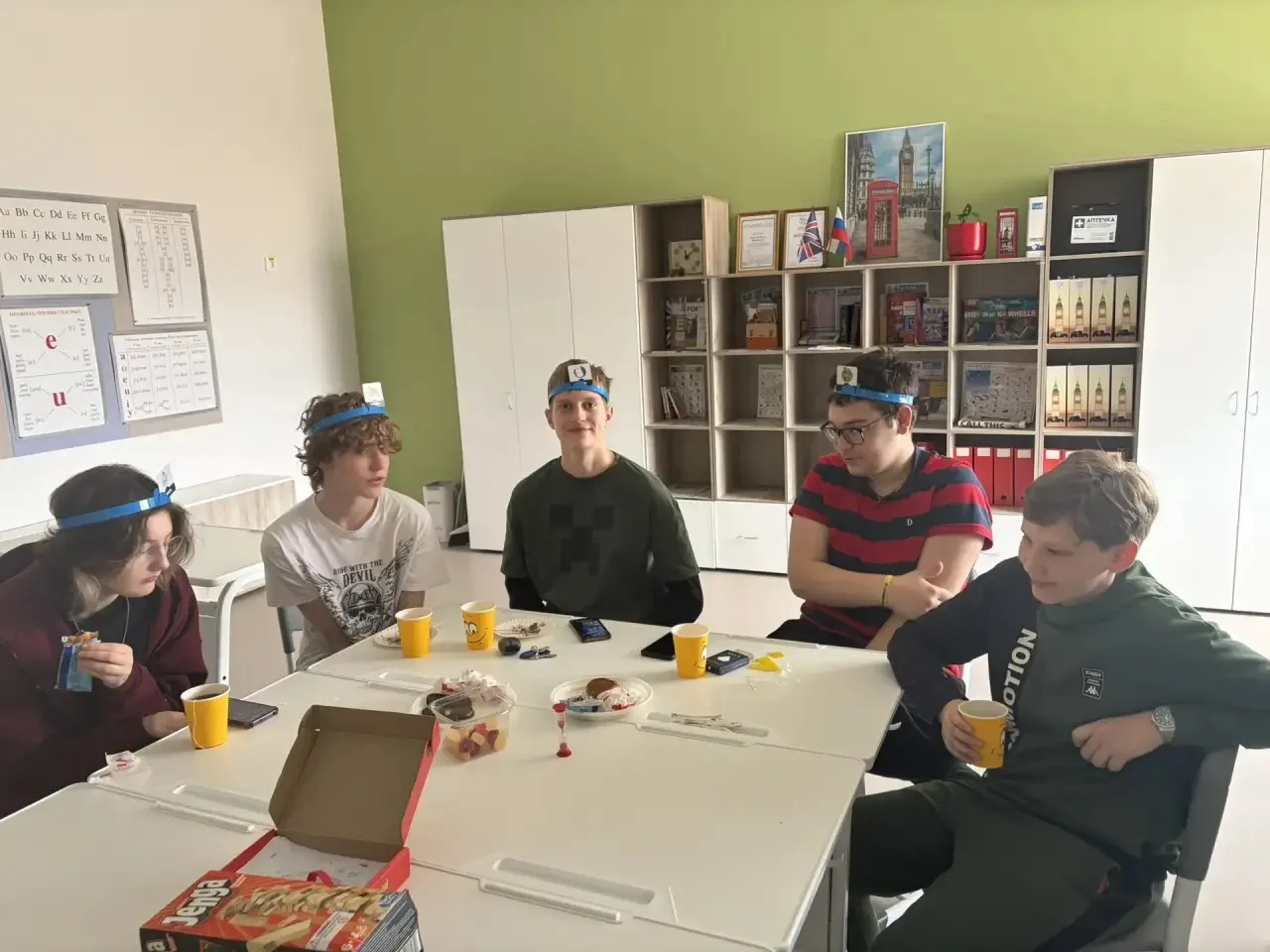 Сегодня ребята из 8 «Д» провели день с пользой 😊  Они посмотрели фильм «Группа крови» (2025), режисс