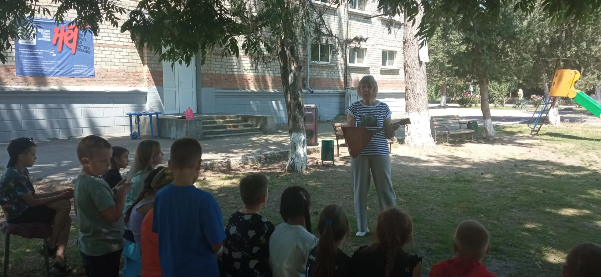 🎼🪕Сегодня у нас было настоящее  музыкальное веселье - отмечали День балалайки. 
🌼Работники Дома к
