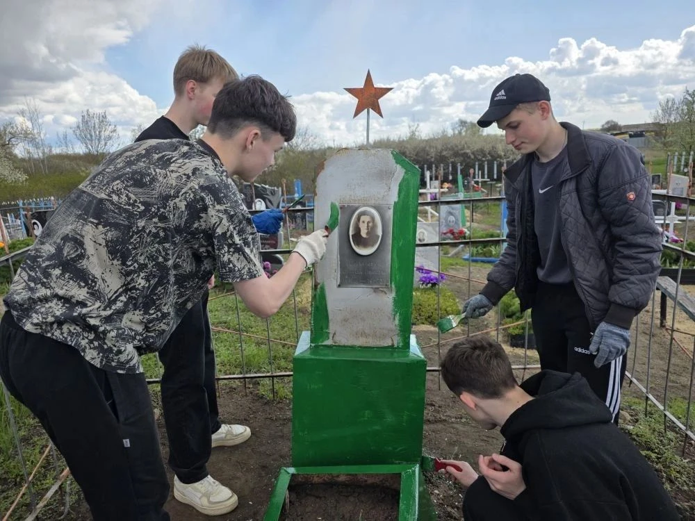 В преддверии 81-й годовщины Великой Победы волонтёры "Парус надежды" Бутурлиновской средней общеобра
