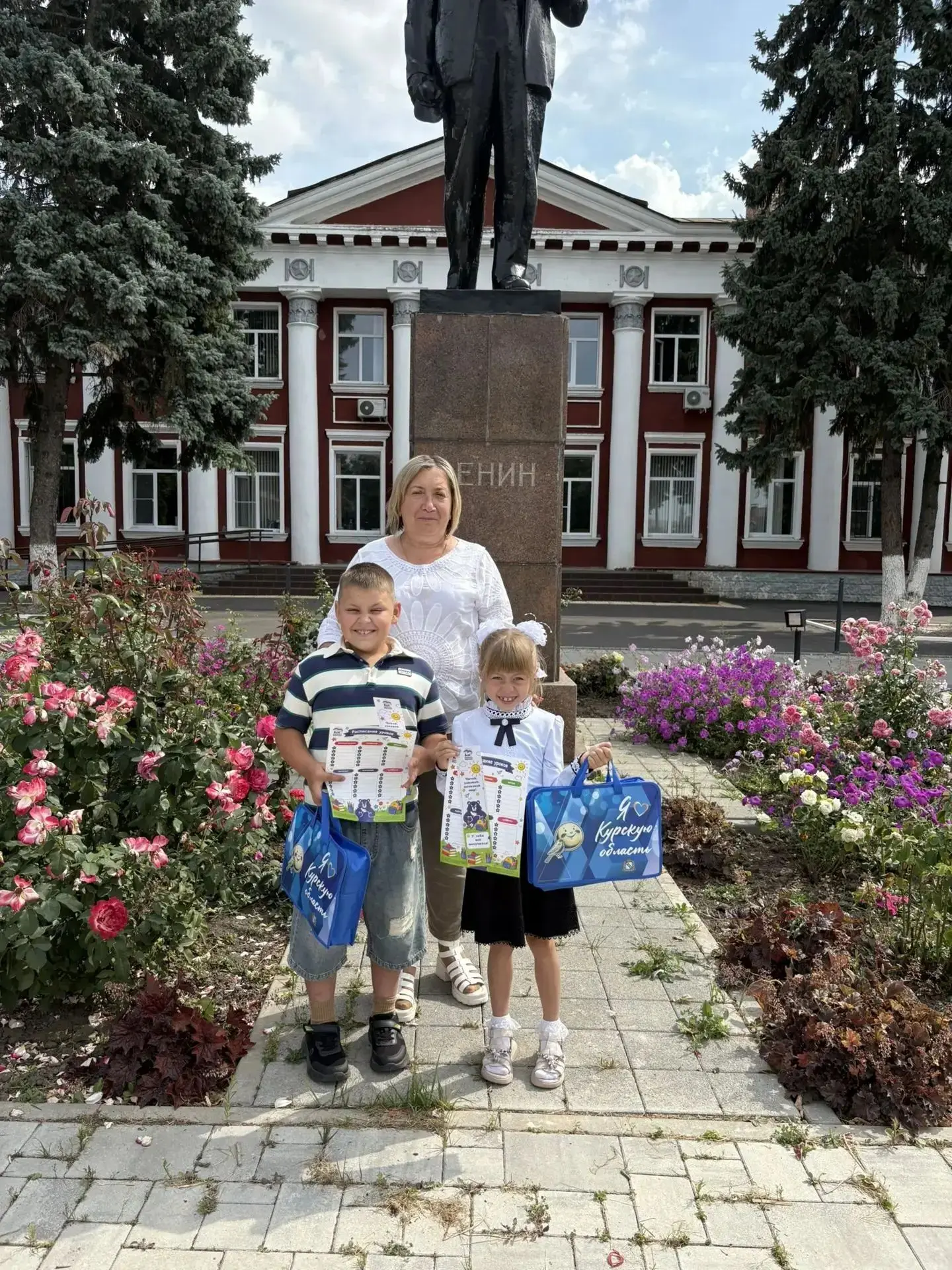 Подготовка к школе - дело хлопотное. Чтобы порадовать детей, Губернатор Курской области...