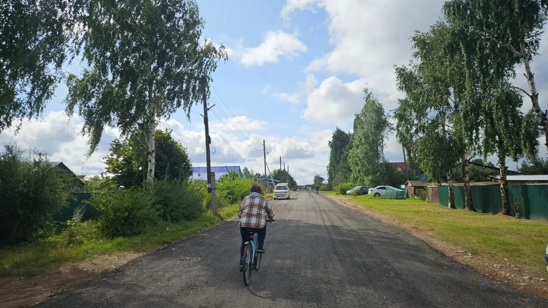 В Кирове продолжается ремонт грунтовых дорог, находящихся в основном на загородных терр...