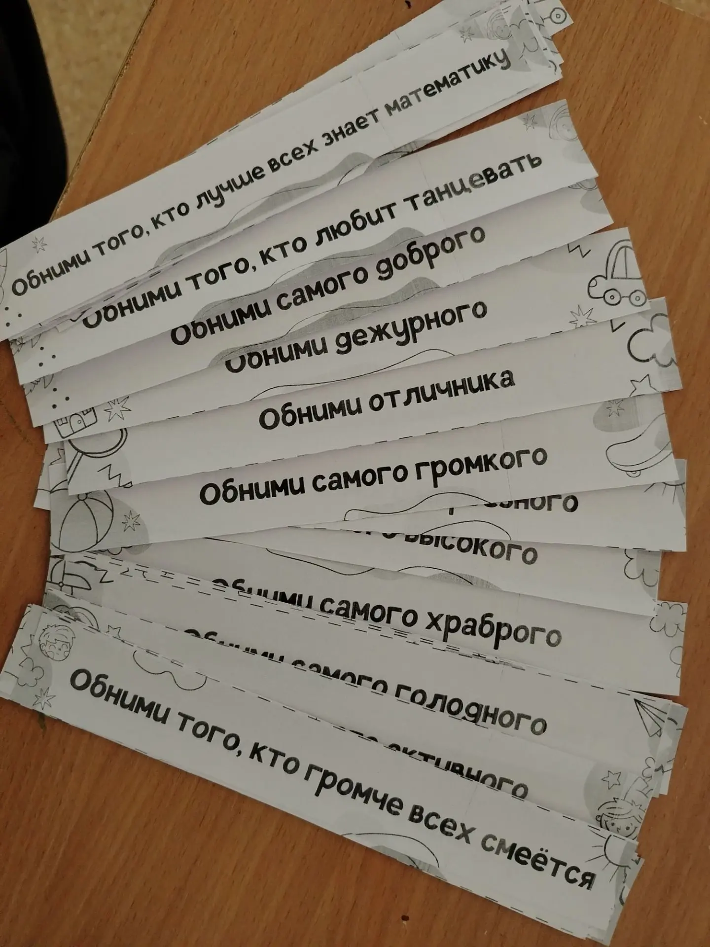🤗Игра в 6 отряде, которая объединяет!
Сегодня играли в замечательные фанты — «Обними того, кто...» 